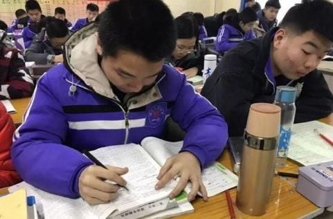 网红$网红字体风靡中学,奶酪体、鲸落体已过时,加强版“豆腐体”来了