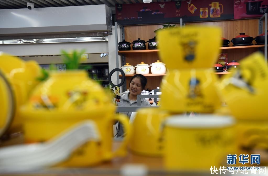 河北白沟：直播“带火”电商销售