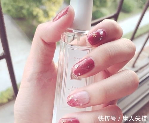 还在做新年美甲?温柔春季美甲上映,每款都仙气十足,美腻