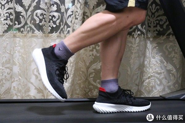 运动版|运动侠们少不了的FREETIE 袜套健步鞋2路跑评测