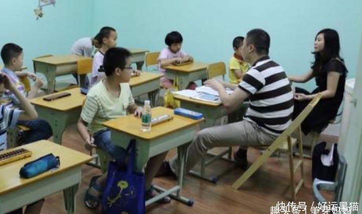 年级|花20万帮儿子补课,补成年级第一的妈妈,成了邻居口中的笑柄