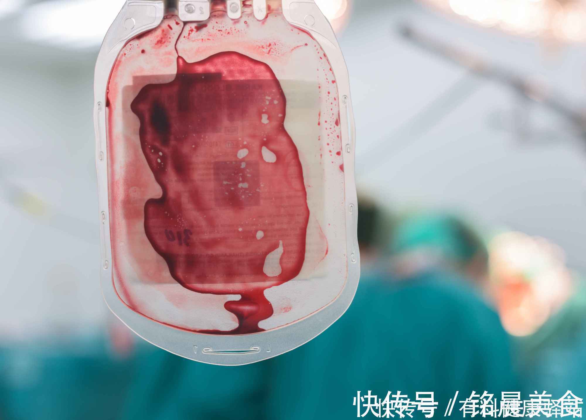 羊水|二胎妈妈43周仍未发动,医生检查后紧急剖腹产,划开后味道刺鼻