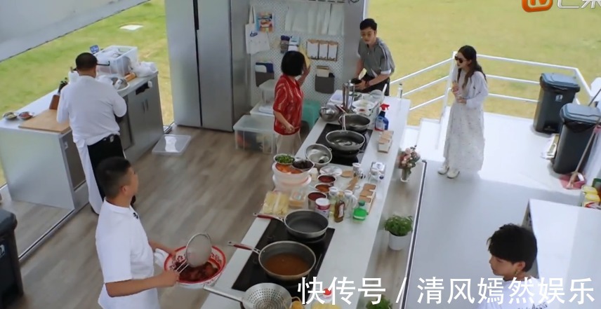 一季|把敷衍当人设,把不懂常识当蠢萌,《中餐厅》还能走多远