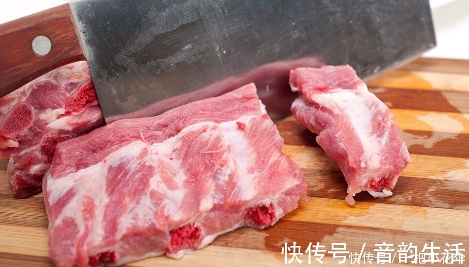 做糖醋排骨时,多加这一味食材,味道酸甜可口,更好吃了