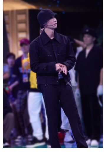 exo|王一博張藝興劉憲華韓庚合照，同是街舞達(dá)人