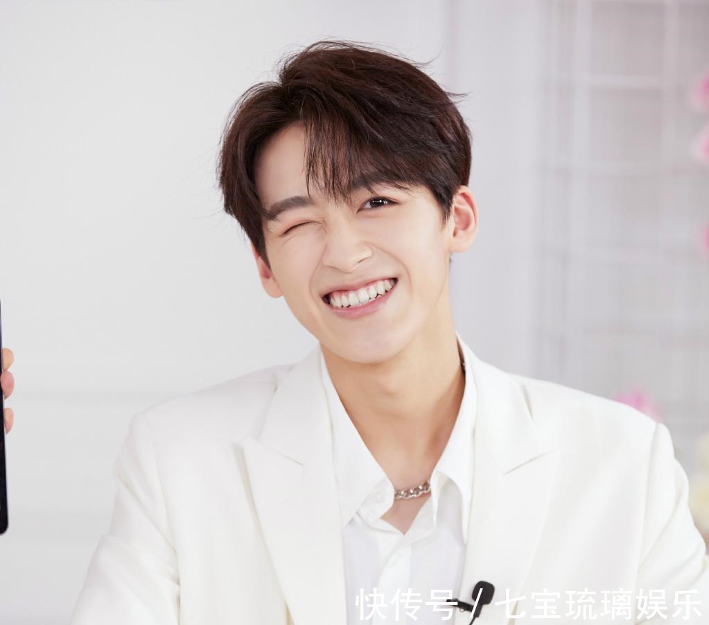 r1se|徐一宁人尽皆知!杨超越情急之下喊出何洛洛本名,黄明昊装傻助阵