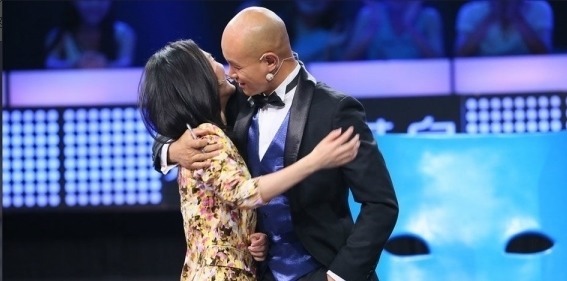 樂嘉高情商回應(yīng)當(dāng)年強(qiáng)吻謝娜事件,曾飽受非議的樂嘉現(xiàn)在咋樣了?