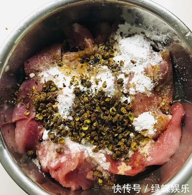 今日菜谱大叔教你小酥肉,香气扑鼻,酥脆可口,家人爱吃!