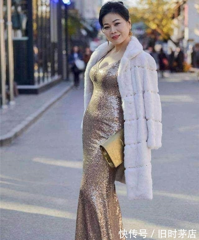 开叉裙|时尚辣妈穿开叉裙出街，女人味十足！
