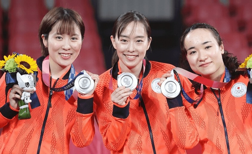 输球|伊藤美诚笑了!2个字回应输球,日媒:被中国队打服,3年后再战