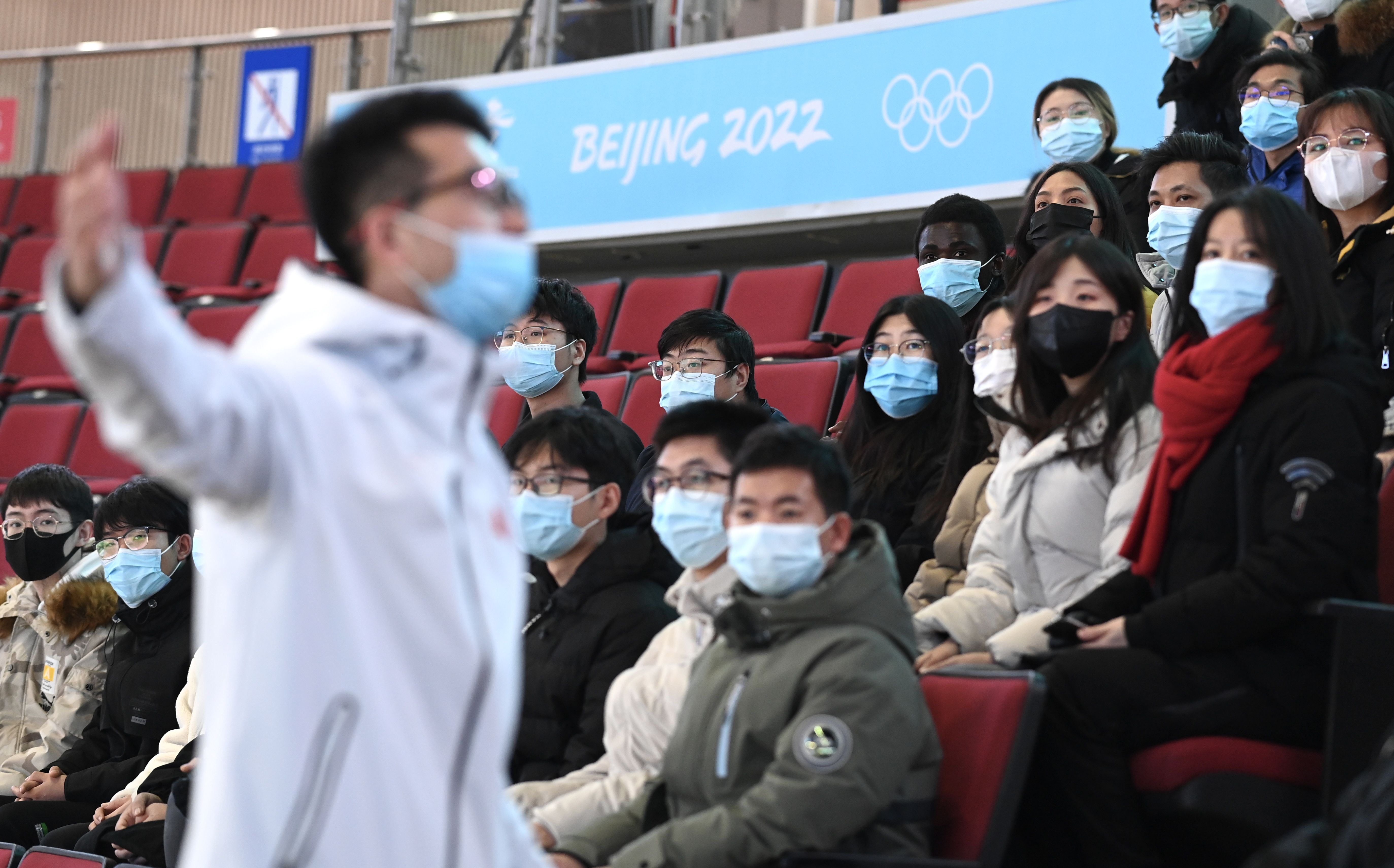 北京冬奥会|首批冬奥志愿者在五棵松体育中心接受场馆培训