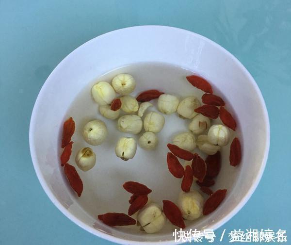 枸杞子|它是“天然安眠药”,家家户户都有,晚上吃几口,一夜好眠到天亮