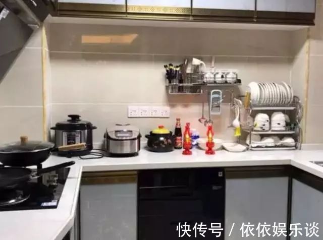 电视|搬家一个月,忍不住晒晒!全屋太漂亮了,电视墙贴瓷砖最明智!
