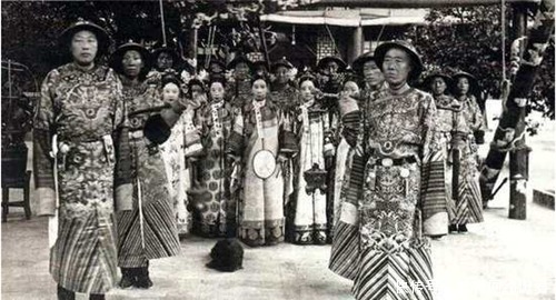 李莲英|陪伴慈禧太后53年，是第一个叫“老佛爷”的人，死因成谜