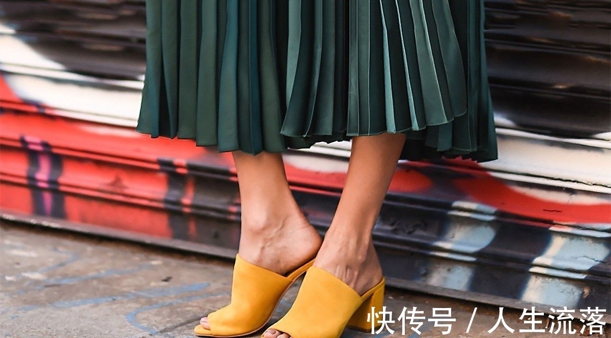 高跟鞋 女人买鞋别只顾好看,3双凉鞋今年虽然很流行,却比高跟鞋还伤脚