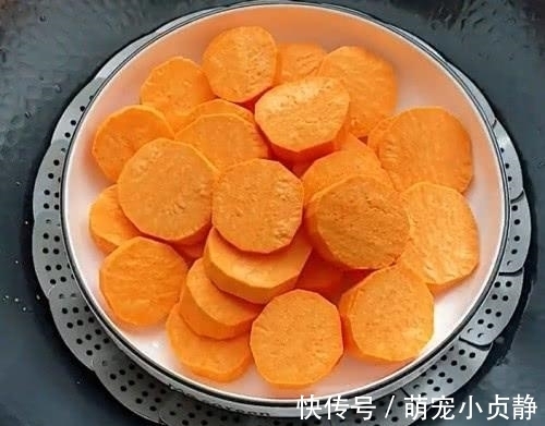 零食|2个红薯1个鸡蛋，给孩子做个小零食，咬一口嘎嘣脆，好吃停不下来！