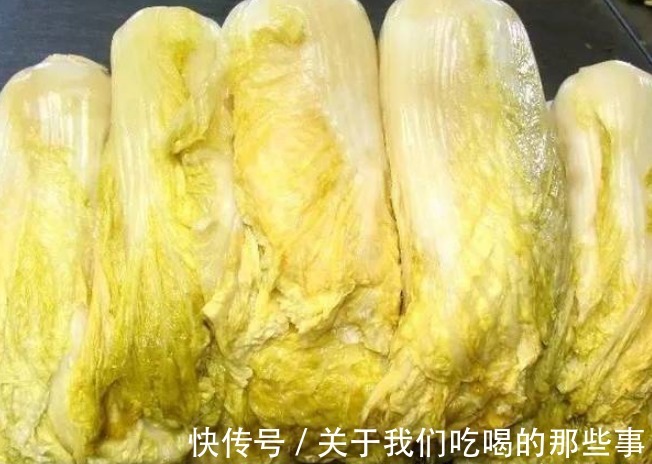 腌酸菜不能只加盐,教你3个技巧,酸菜又酸又脆又香,放1年没问题