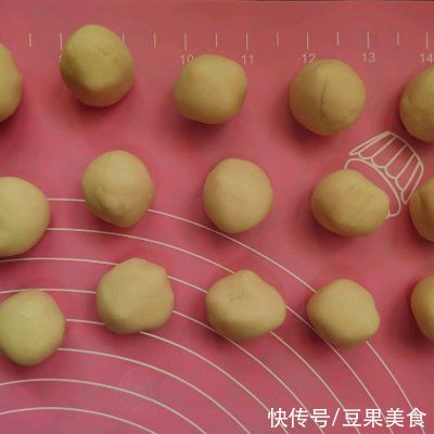 配方|零失败！私房专用配方！酥到掉渣的蛋黄酥