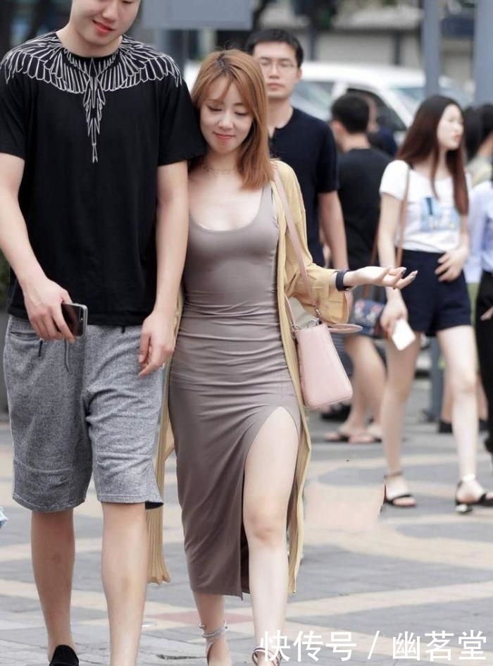 颜值|街拍: 爱撒娇的小姐姐, 颜值也不差