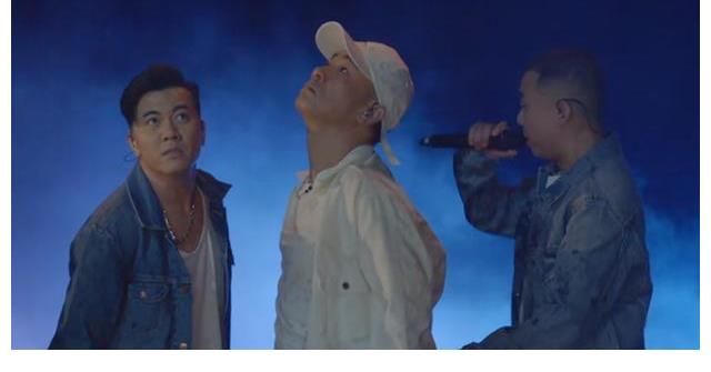 胡海泉|《披荊斬棘的哥哥》二公槽點(diǎn)多，專家團(tuán)又膈應(yīng)人，敖犬?dāng)」饴啡司?
onload=