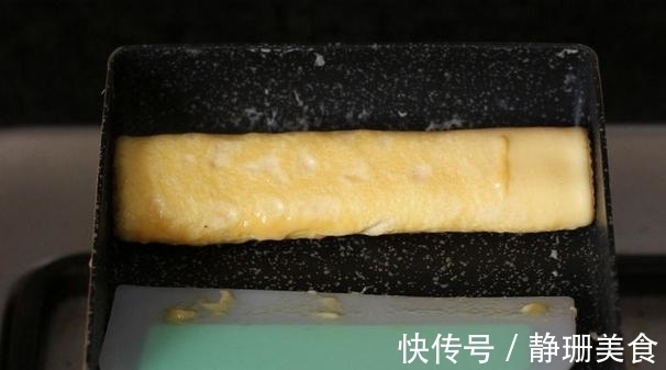 做点玉子烧当早餐,1瓶牛奶3个蛋,放点芝士还能拉丝