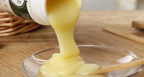 女性朋友|女人不想老太快,35岁后,4种“零食”要多吃,紧致皮肤显年轻