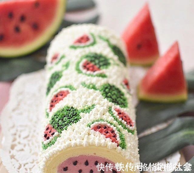 被称为美食料理达人的日本妈妈,做的蛋糕切开后,惊艳整个朋友圈