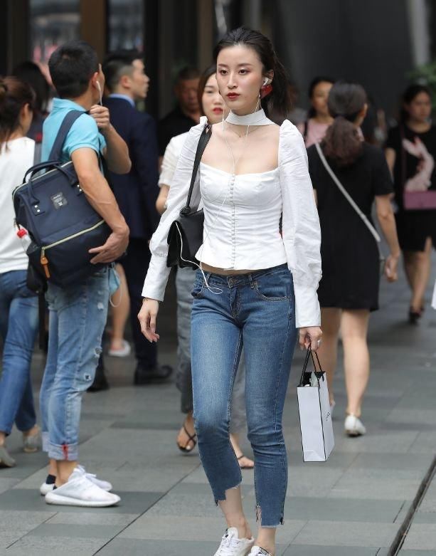 上衣|纯白上衣牛仔裤，你的干干净净气质我来培养