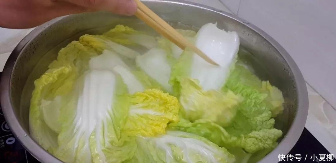 白菜这样做才好吃, 开水一烫, 做出来口感好味道酸, 越吃越想吃