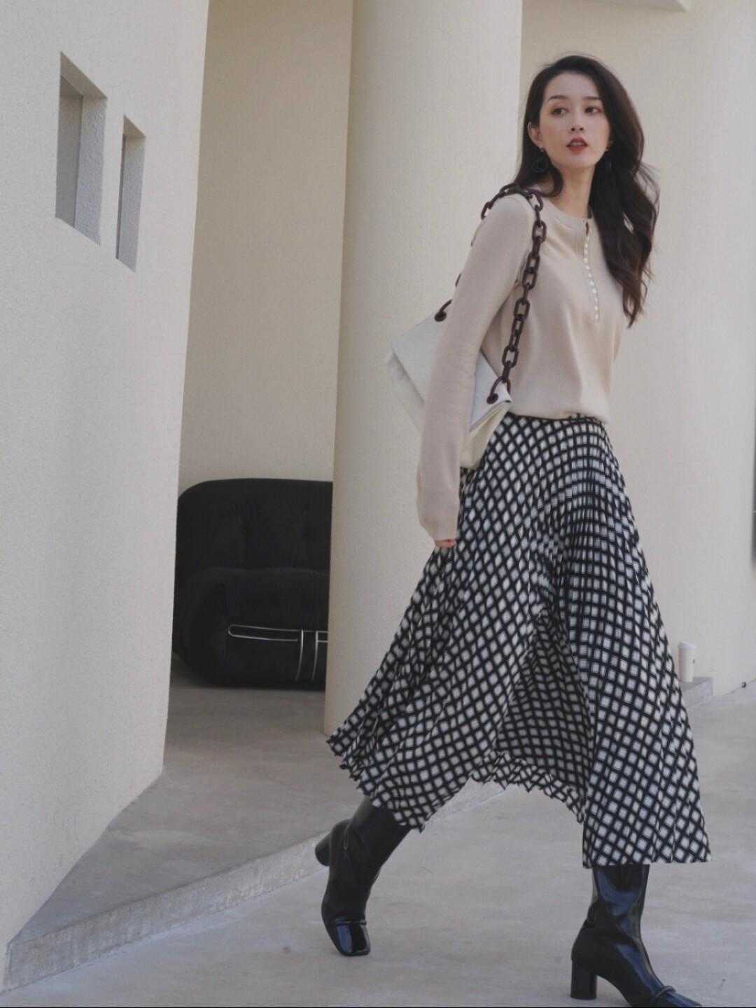 曲线|半身裙的N种搭配方法，简约大气又高级，实用性强