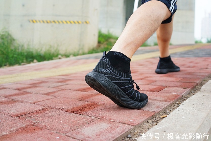 鹅卵石|不怕脏,不怕水,还很轻!OneMix小黑鞋评测