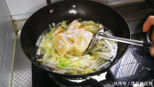  冻豆腐|日本人很喜欢吃的菜，我国也有，但很少人吃，含钙量比牛奶高！