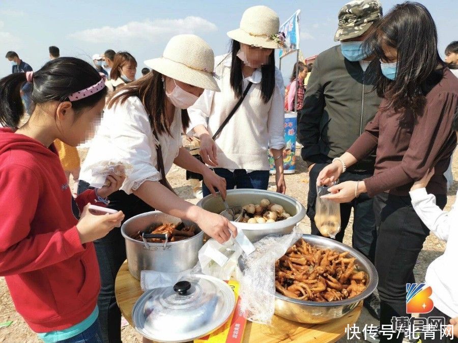 场面堪比5A景区！玉林机场成春节打卡景点，看飞机的人群望不到边