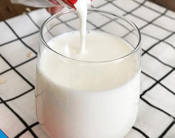 纯牛奶|喝牛奶与不喝牛奶的老人，身体有何差别？医生说出答案，不妨看看