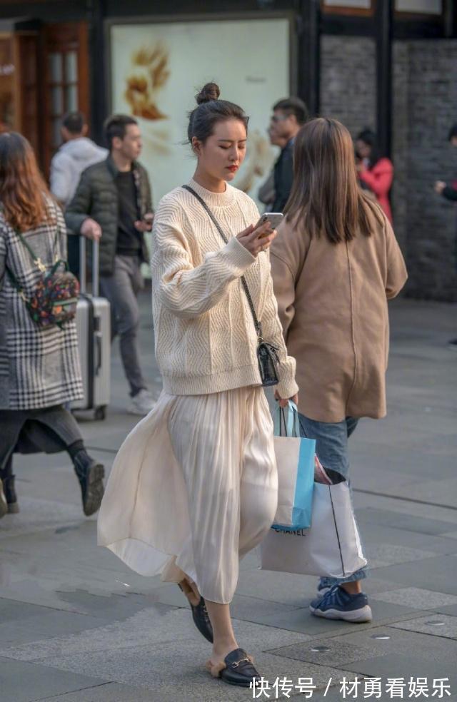 小姐姐 打底裤很精致的剪裁,弹力超好的面料,更具青春的活力感