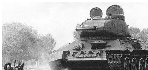 苏军|脑洞不止大还奇葩？二战时期的苏联反坦克犬和德国反坦克驴传奇