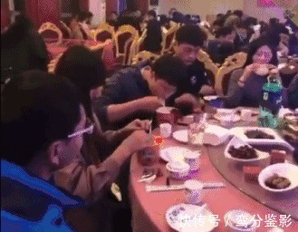 |搞笑GIF：女生宿舍都是这样子吗 跟我想像中的不一样啊