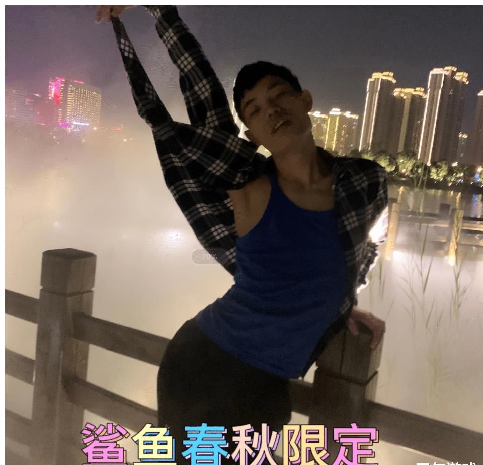 主播|只有三套衣服的鲨鱼再添新装，网友：果然穿军旅服的男人最好看！