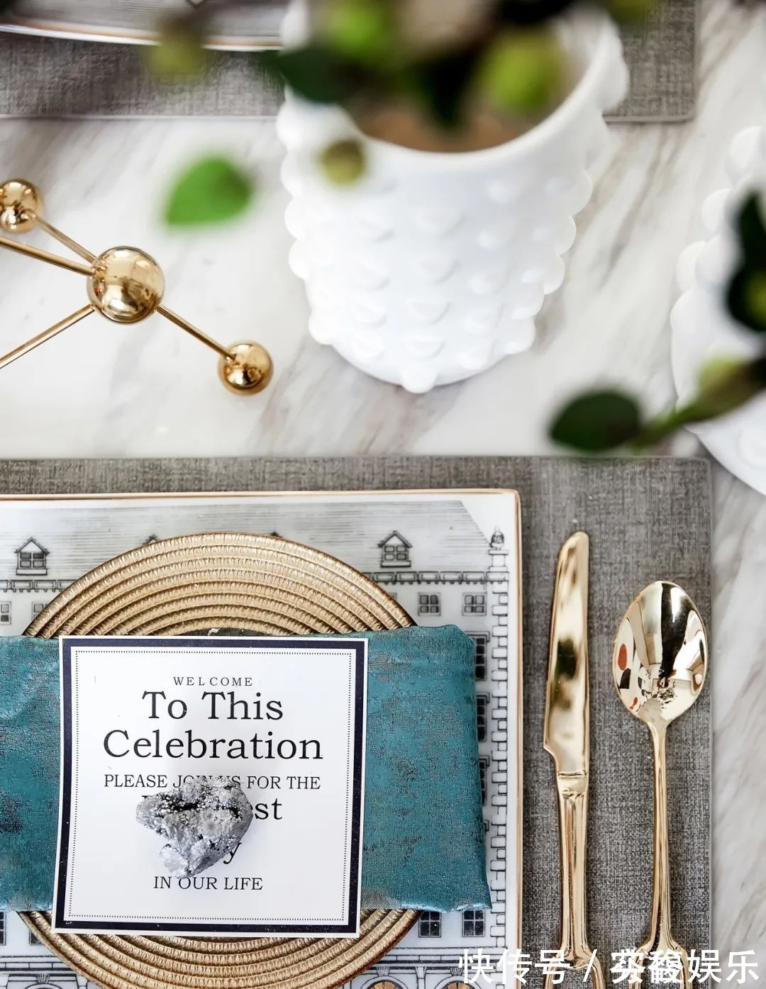 端庄|130㎡现代轻奢,大理石与金属质感,加上橙色的软装,华丽高档