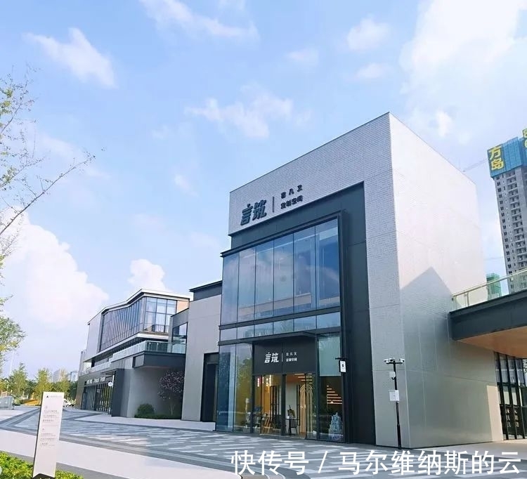 言几|探访汉阳四新 “最美书店”——方岛言几又书店