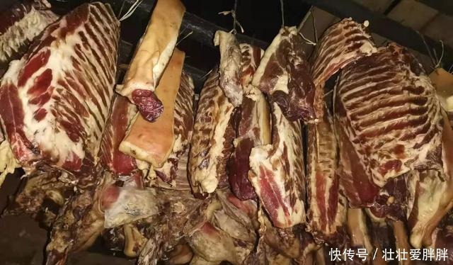 山里的烟熏腊肉，农户怎么把握放盐的“尺度”！