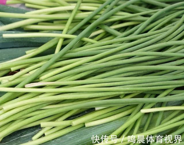 绿头|买蒜苔时,“红头”“绿头”要分清!区别挺大,弄懂再买不浪费钱