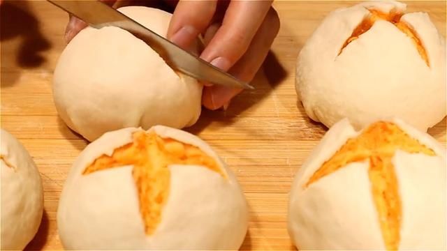  家里|家里有红薯的试试这样做，上锅一蒸，蓬松暄软，比面包还好吃