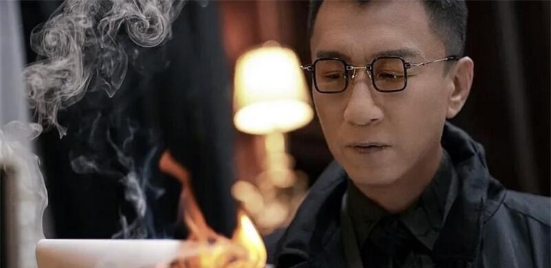 《扫黑风暴》中何勇怀疑身边所有人,包括不起眼的他