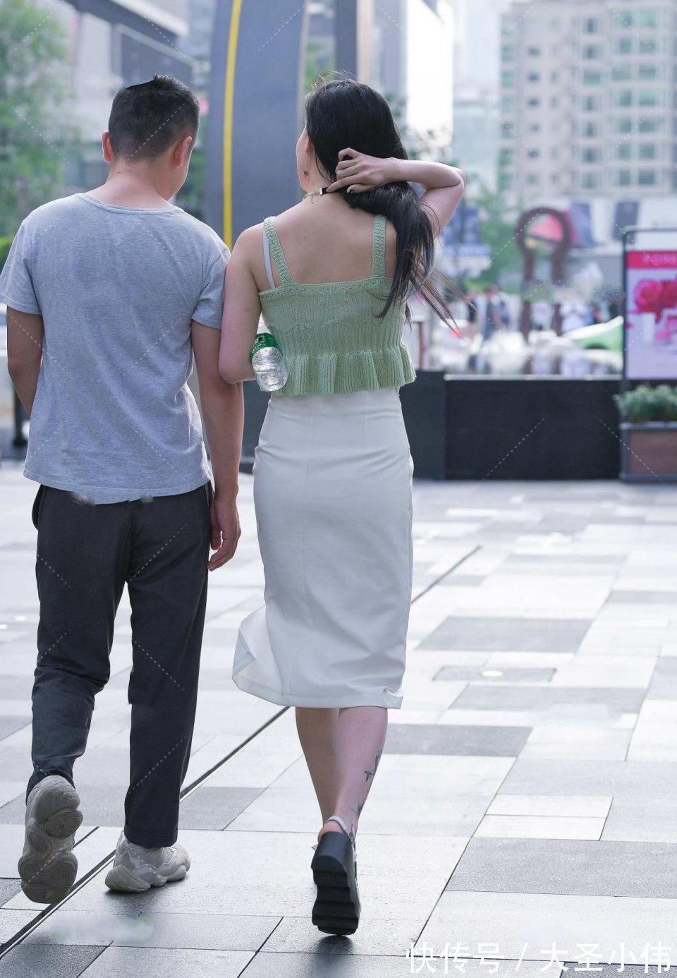 美女|美女街拍:这样的美女结婚后应该留在家里,不做任何工作,不经受一点挫折