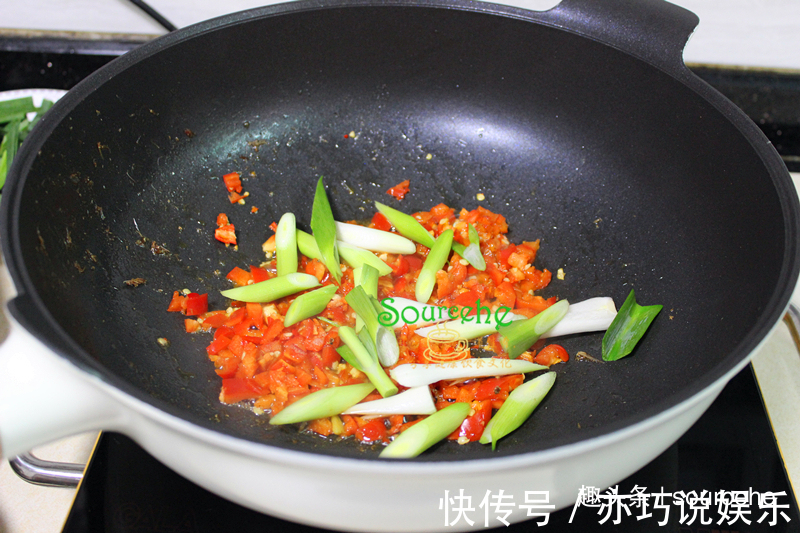 煮小鱼干增加一步，连骨头都酥香麻辣，无腥味特鲜香，超下饭