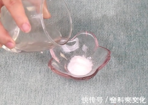 脚气|小苏打抹脚上,没想到用处厉害,现在了解还不晚