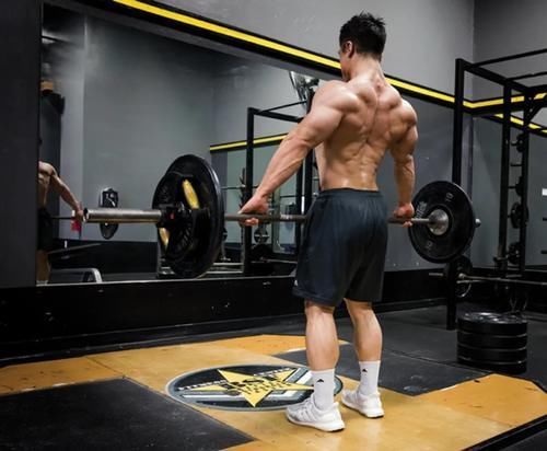 肌群|硬拉到底是练腿还是练背，不用纠结了，1篇文章帮你轻松解开疑惑