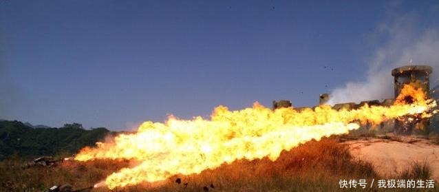 火球|老山收复战,喷火兵撞上越军,一道火龙喷出,越军立马变火球
