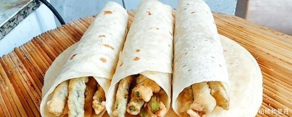 妈妈用了30年的单饼配方,柔软筋道,凉了不硬,配上炸豆角,香